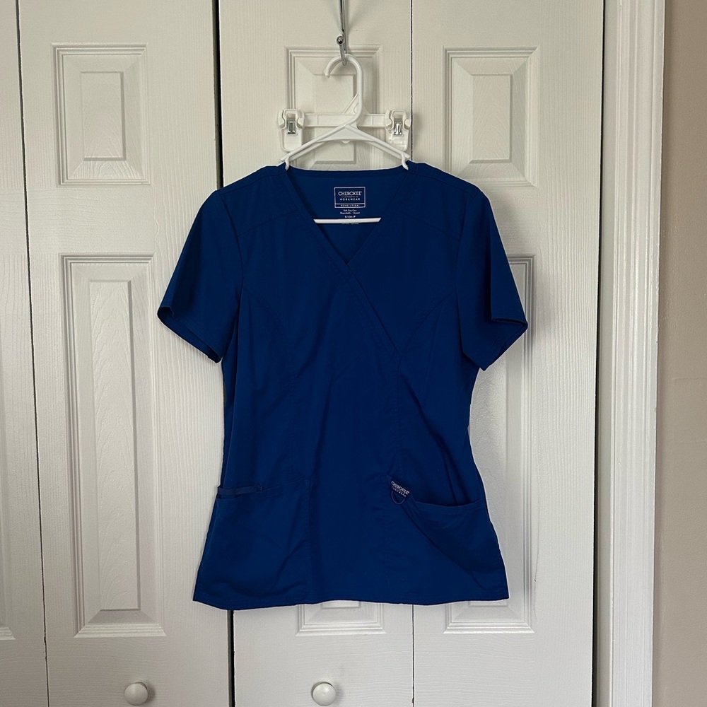 Cherokee scrub top